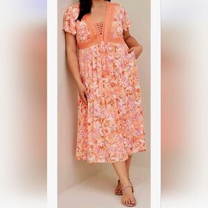 Torrid Crinkle Gauze Coral Lace-up Floral Garden, Tea-length Feminin Midi Dress